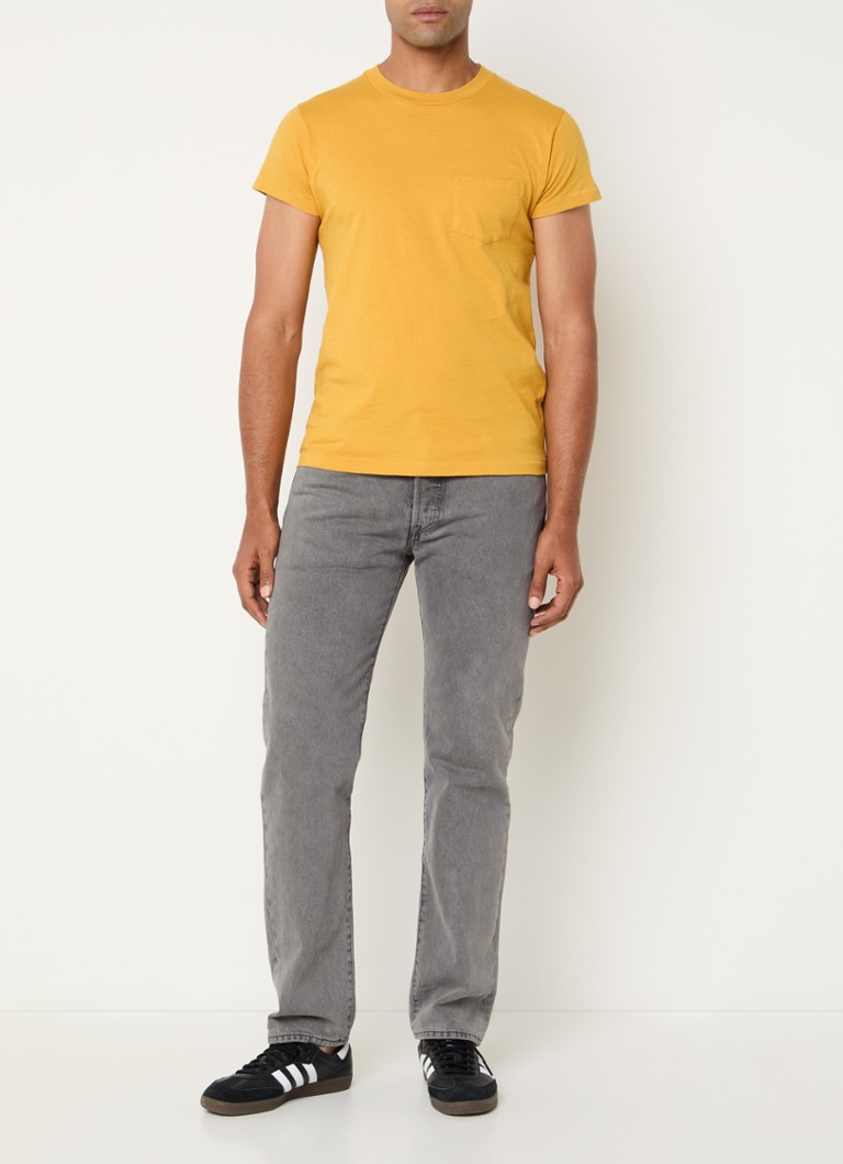 Camiseta Levi's com bolso no peito