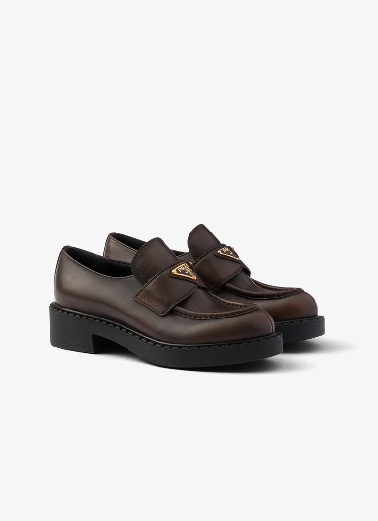 Mocasini Prada din piele de culoarea ciocolatei.