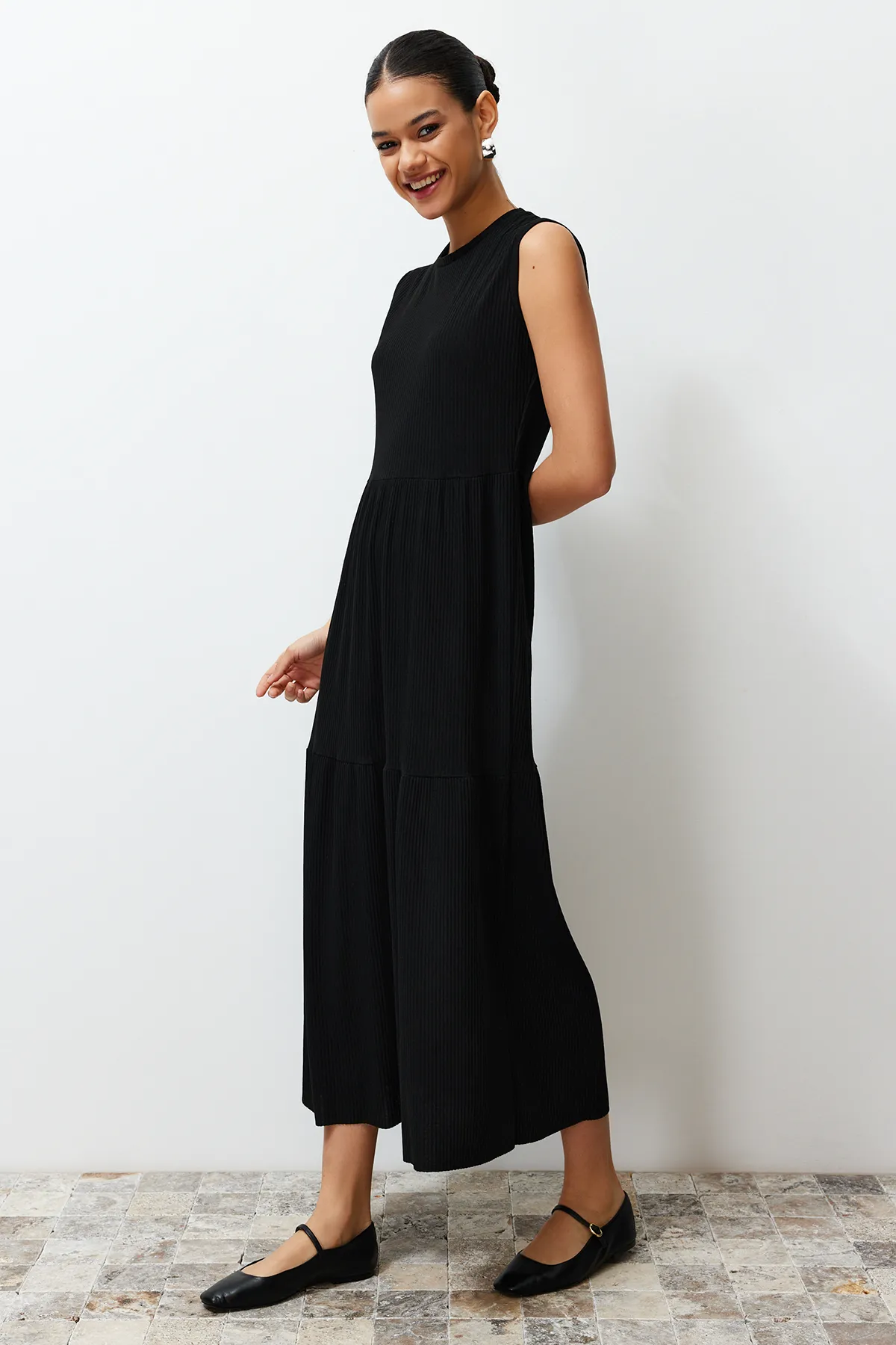 Trendyol Modest  Schwarzes, ärmelloses, einfarbig gestricktes Dessous-Kleid TCTSS24EB00156