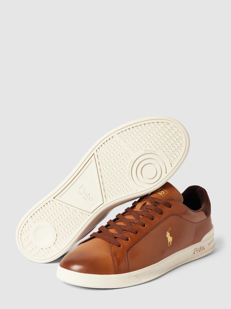 Sneaker mit Label-Details in cognac
