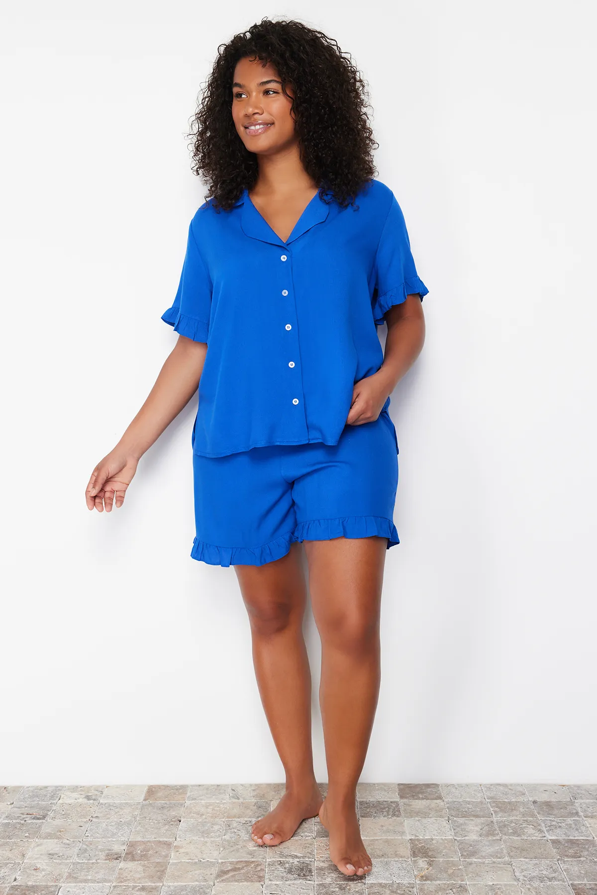 Trendyol Curve  Saks-Hemdkragen-Pyjama-Set aus Webstoff TBBSS24AI00006