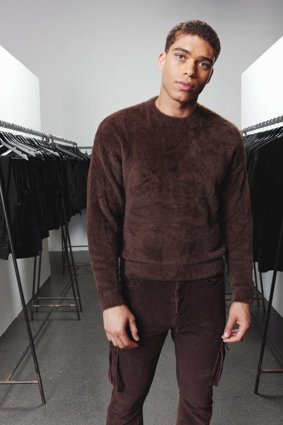Kastiger flauschiger Rundhals-Pullover