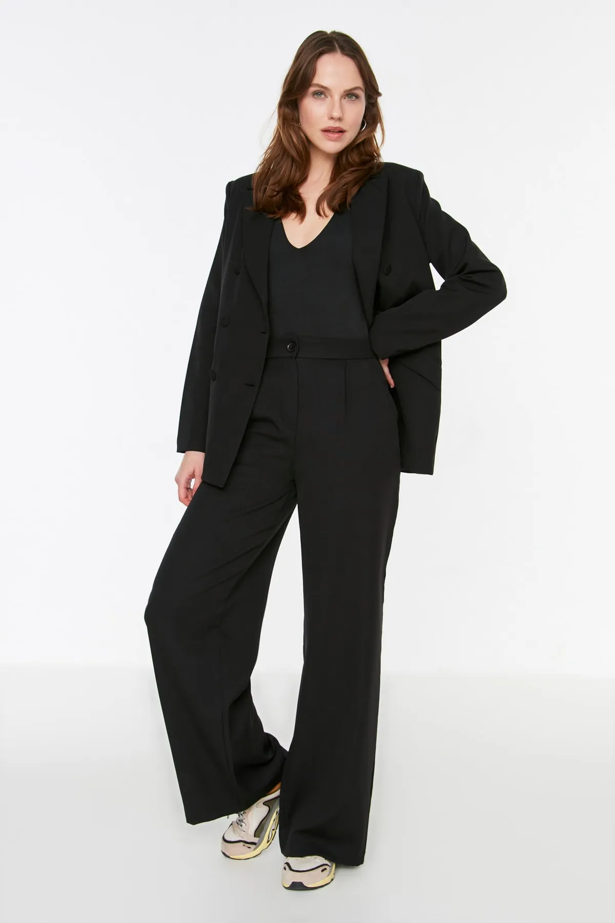 Trendyol Collection  Schwarze plissierte Webhose mit weitem Bein TWOSS21PL0189