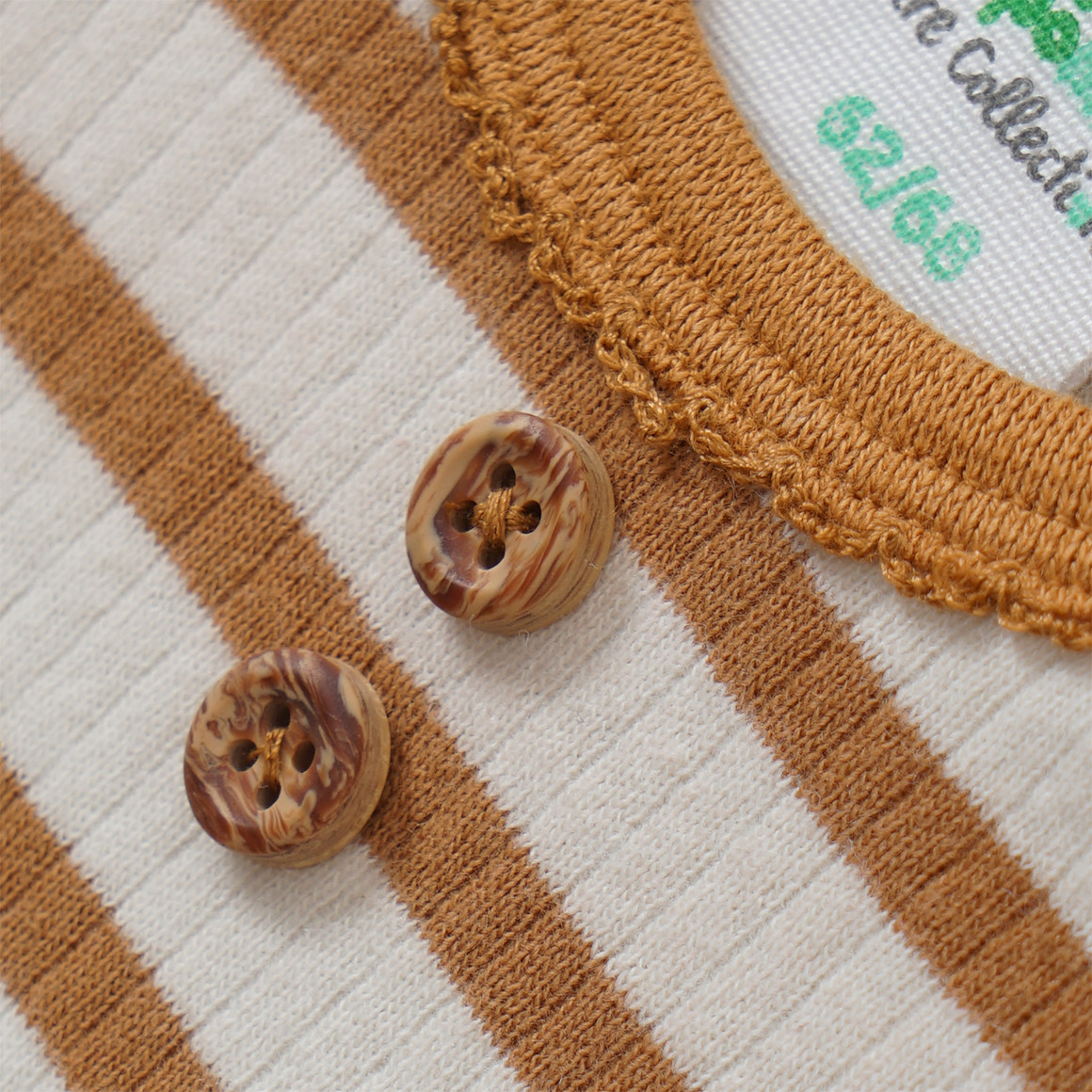 3 Baby Bodys mit Rippstruktur