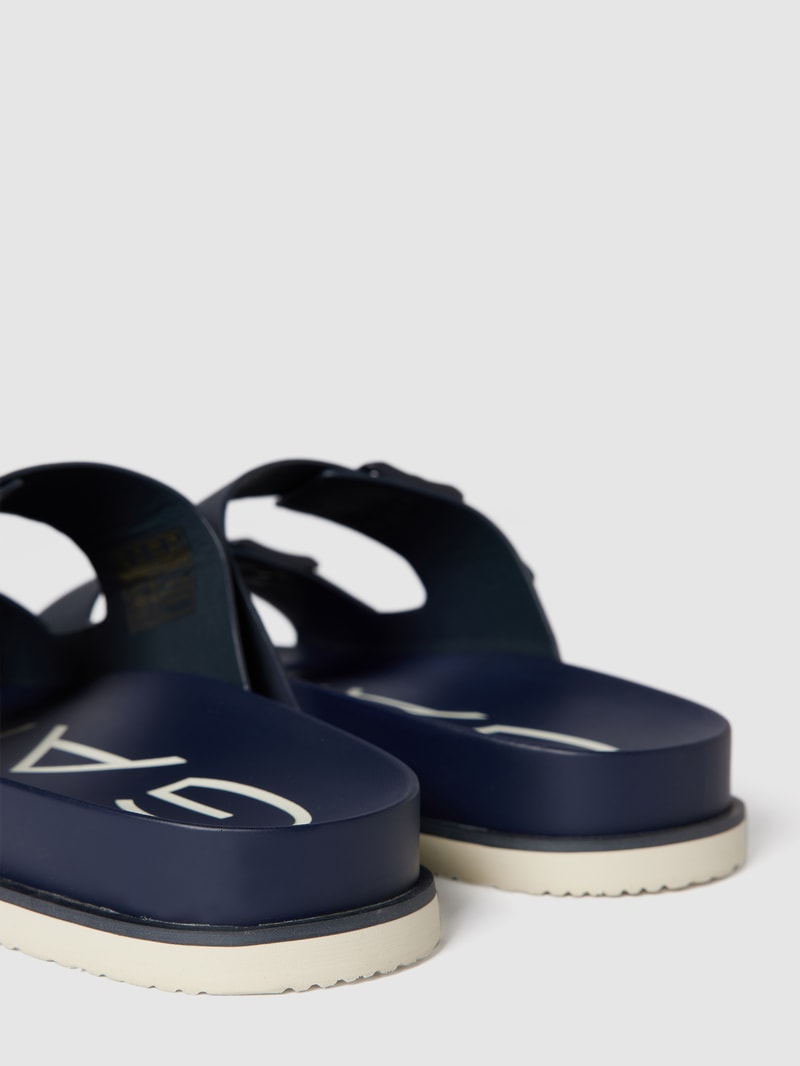 Sandalen mit Dornschließen in dunkelblau