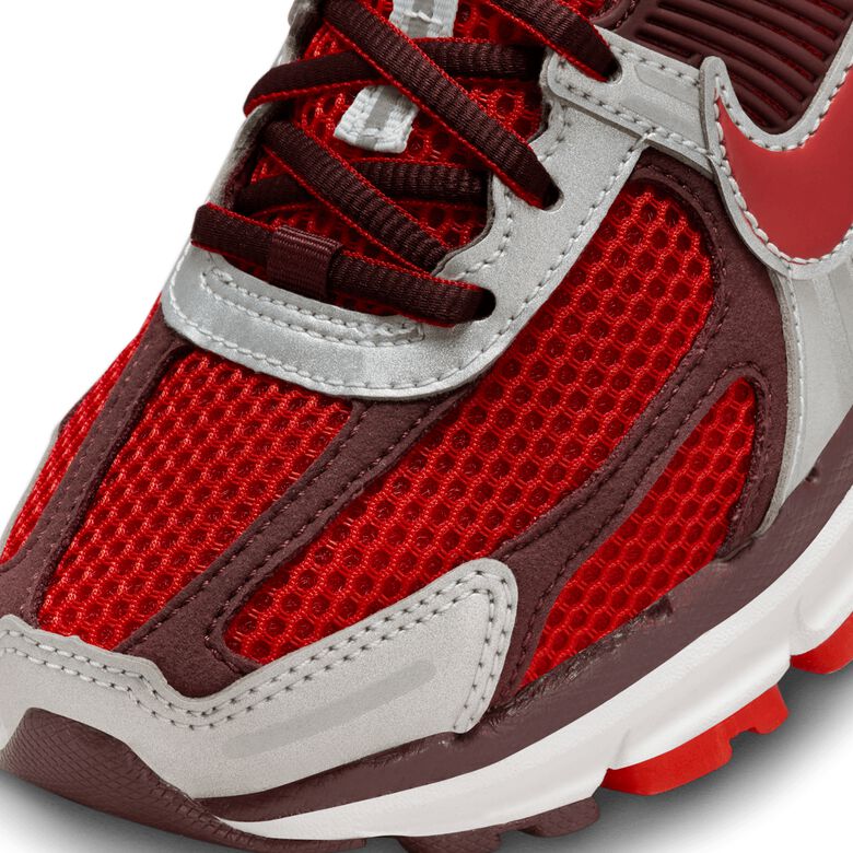 NIKE Zoom Vomero 5 