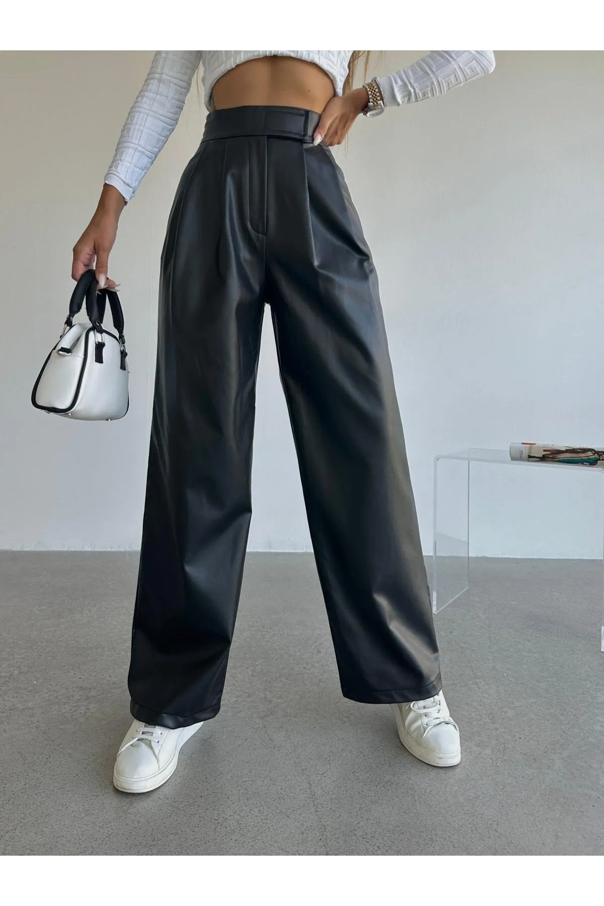 HAKKE  Damen-Palazzo-Hose aus Kunstleder mit Klettverschluss am Bund