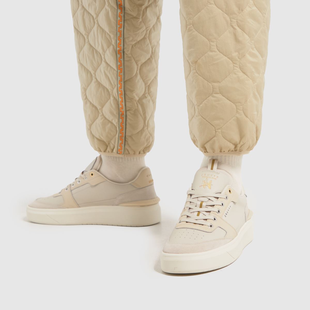 CRUYFF-godkända tennisskor i beige
