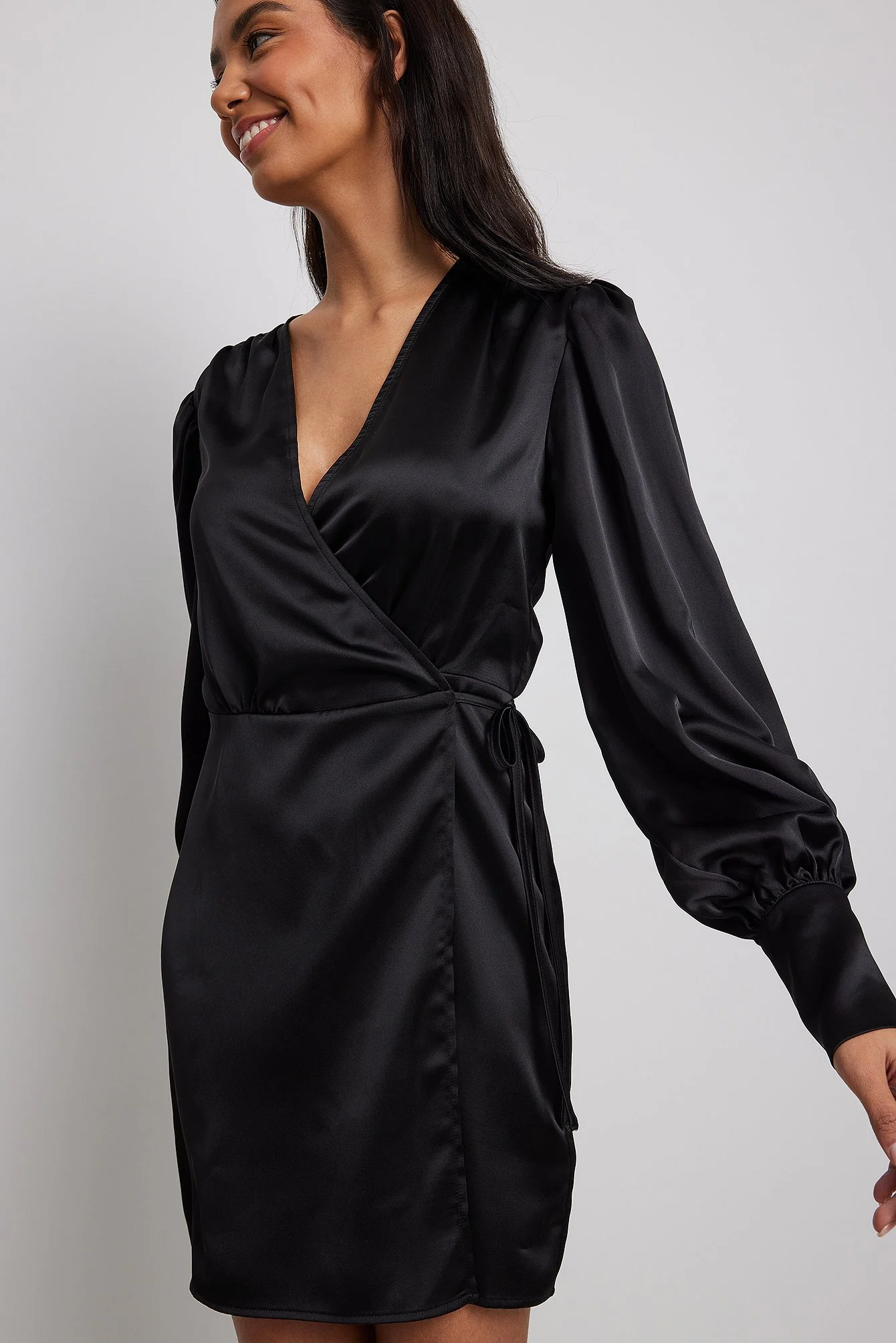 Wickel-Minikleid aus Satin