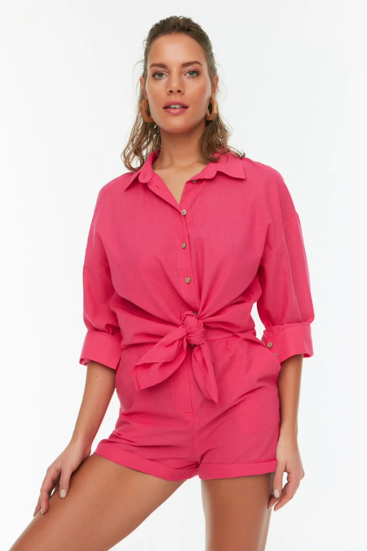 Trendyol Collection  Fuchsiafarbenes Strandoberteil- und -unterteil-Set in Leinenoptik mit Strandshorts TBESS21AU0167