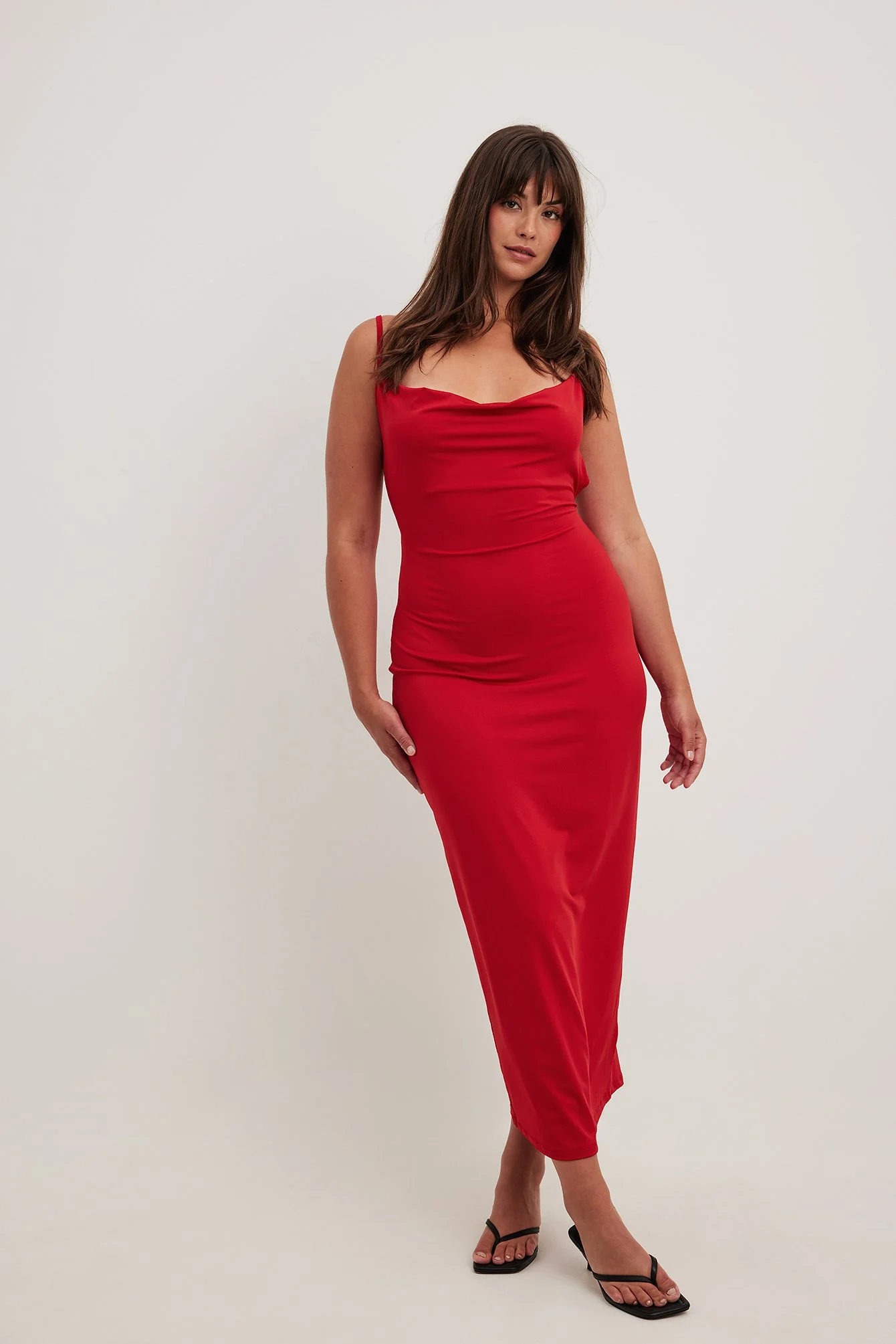 Maxikleid mit Wasserfallausschnitt