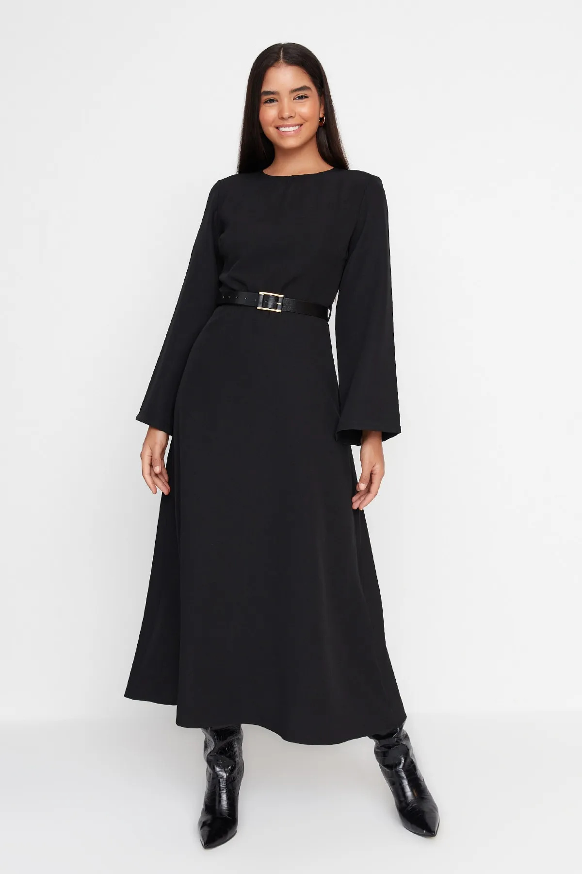 Trendyol Modest  Schwarzes gewebtes A-Linien-Kleid mit Gürtel TCTAW23EB00143