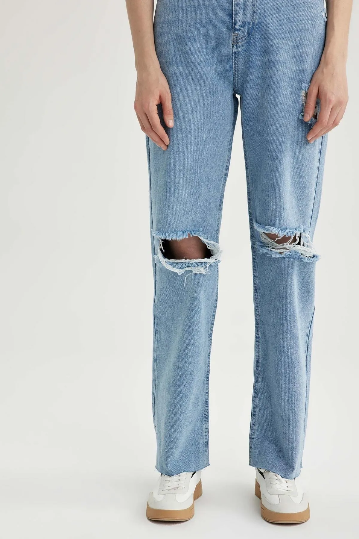 DeFacto  90er-Jahre-Jeans mit weitem Bein und zerrissenen Details, lange Jeans A5148ax23hs