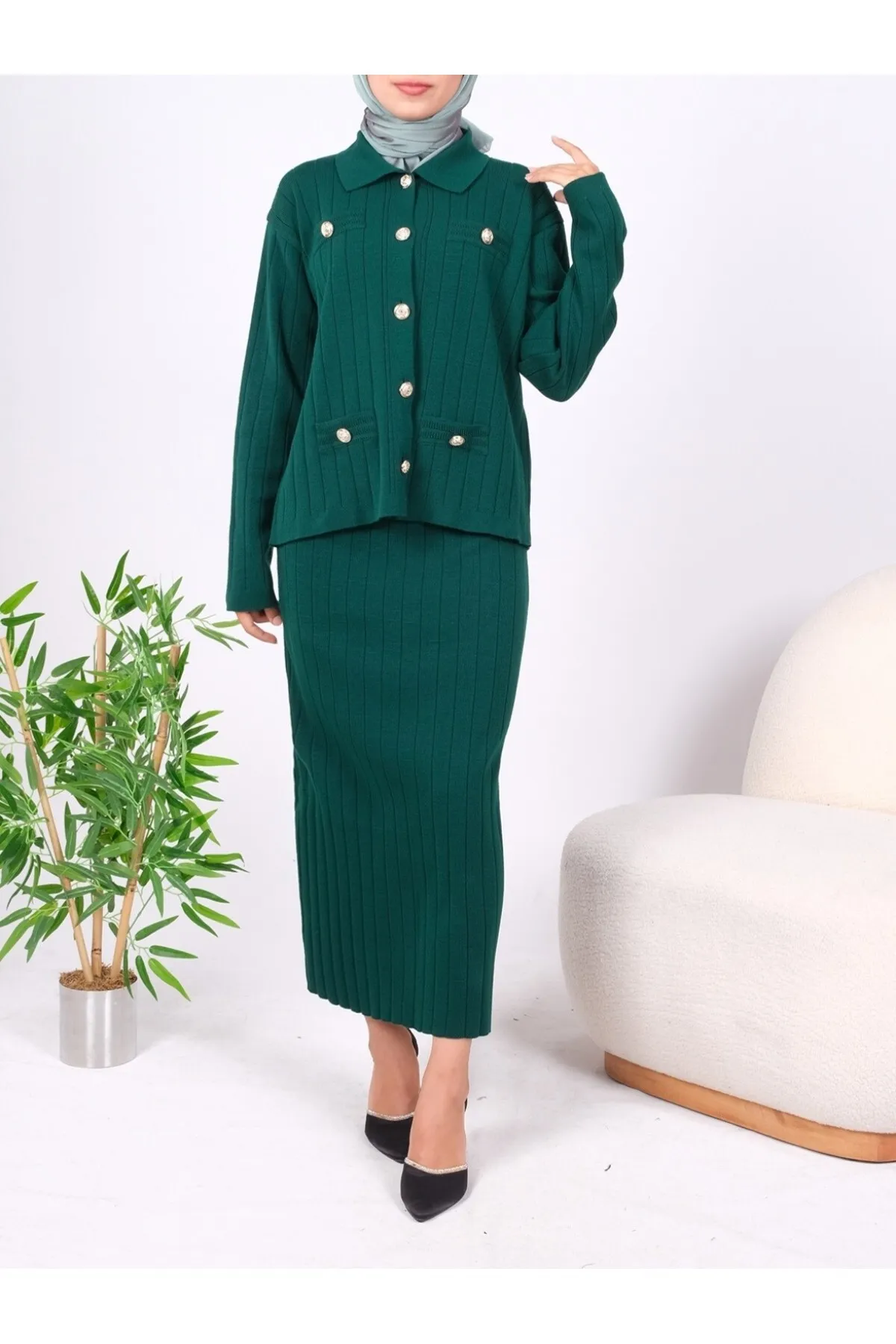 Modamorfo  Strickset mit Cardigan und schmalem Rock mit Metallknöpfen