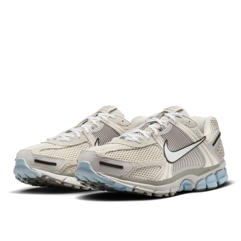 NIKE Zoom Vomero 5 