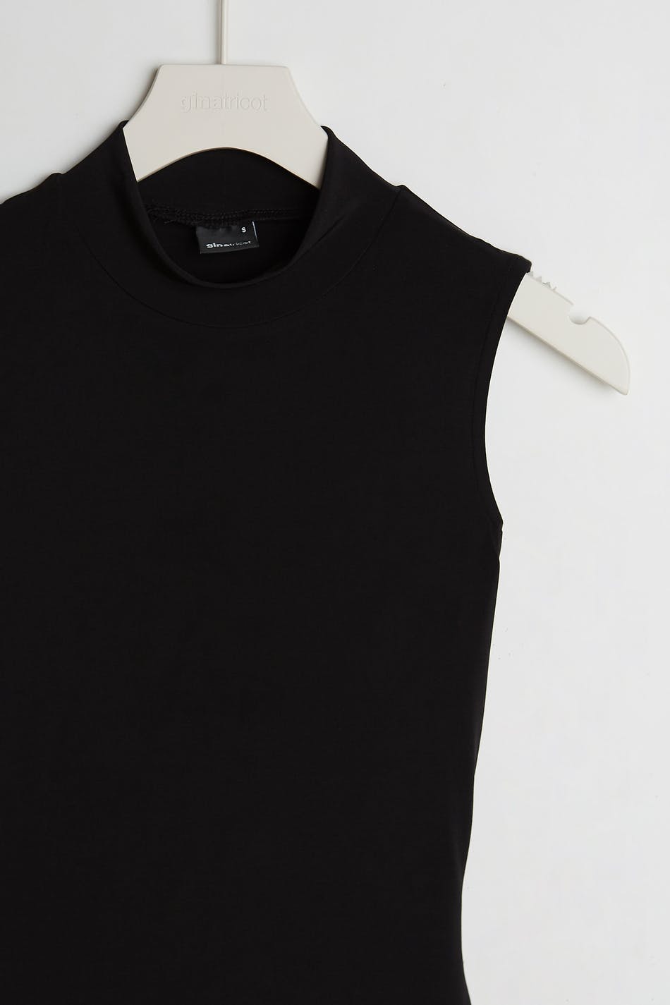 Donna open back body