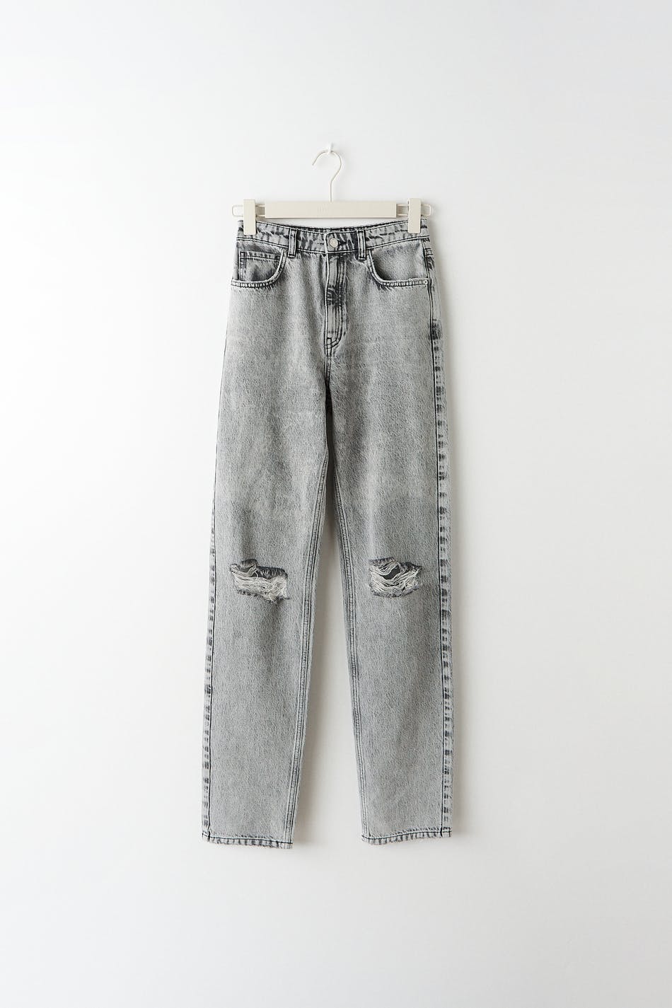 Straight 90s jeans