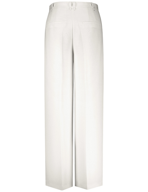 Fließende Hose mit Bügelfalte