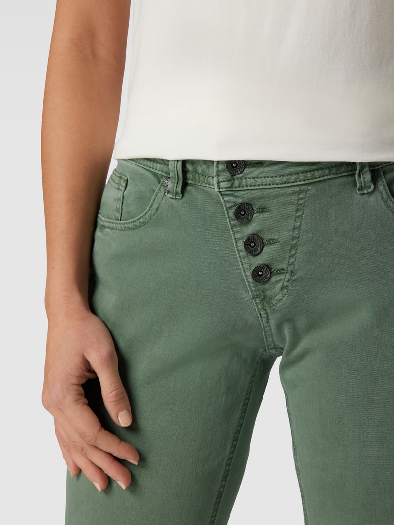Jeans mit Label-Detail Modell 'MALIBU' in grün