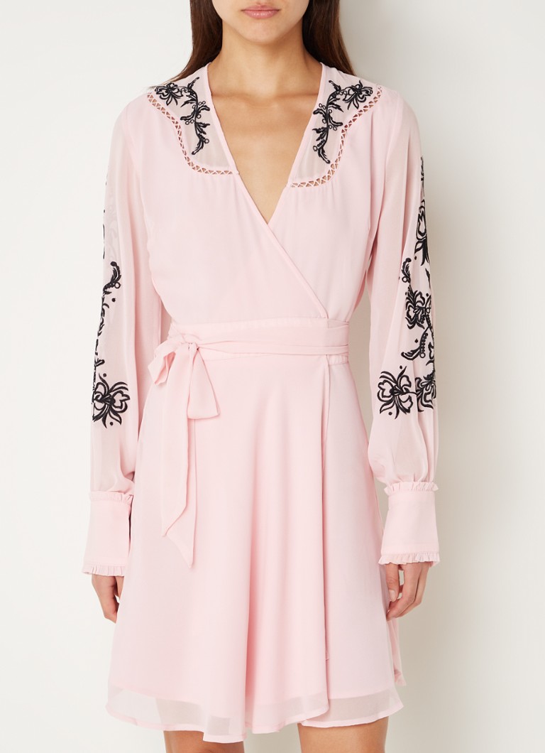 Rochie scurtă NIKKIE Bonaire cu broderie