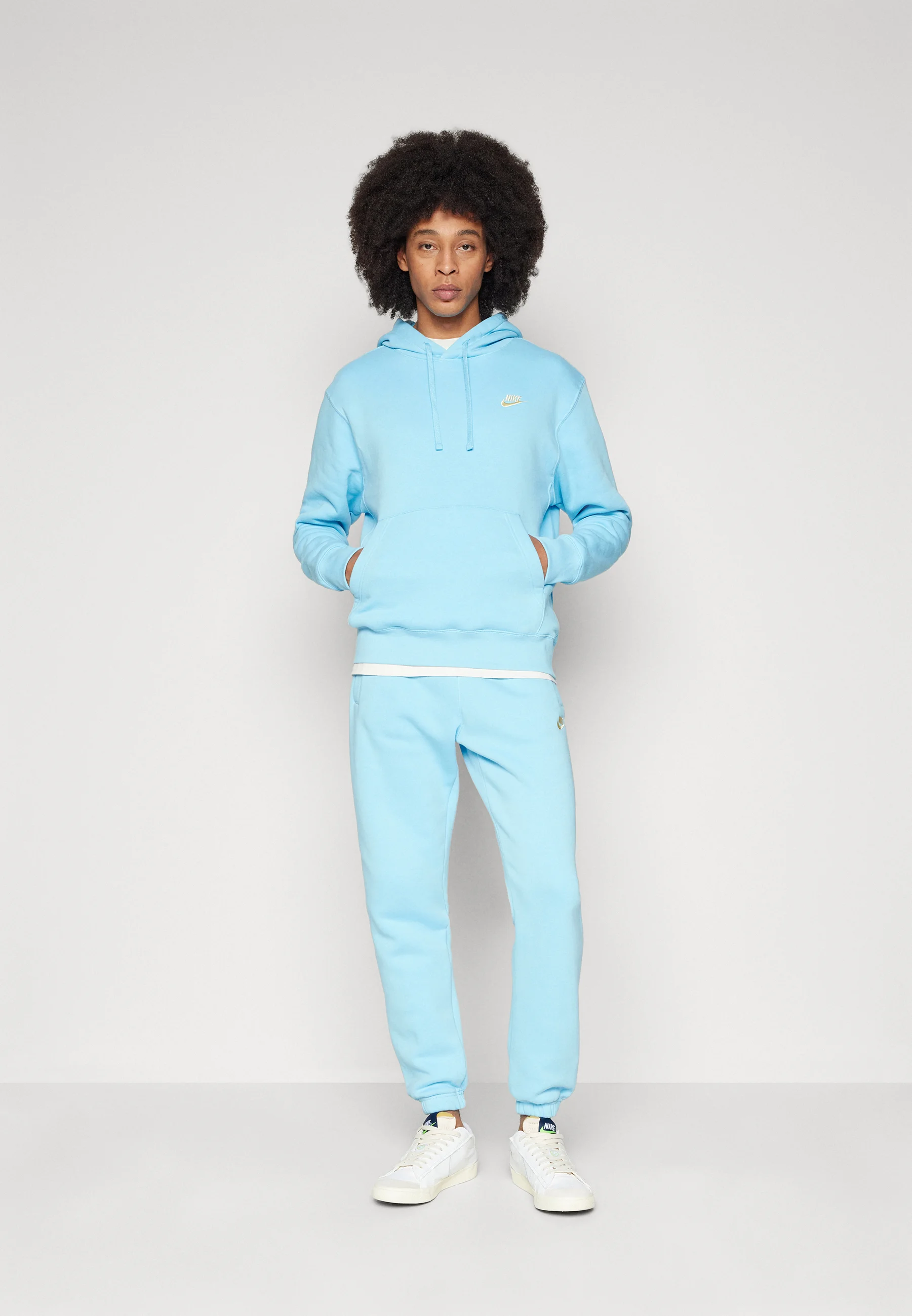 Nike Sportswear CLUB PANT - Pantalones deportivos