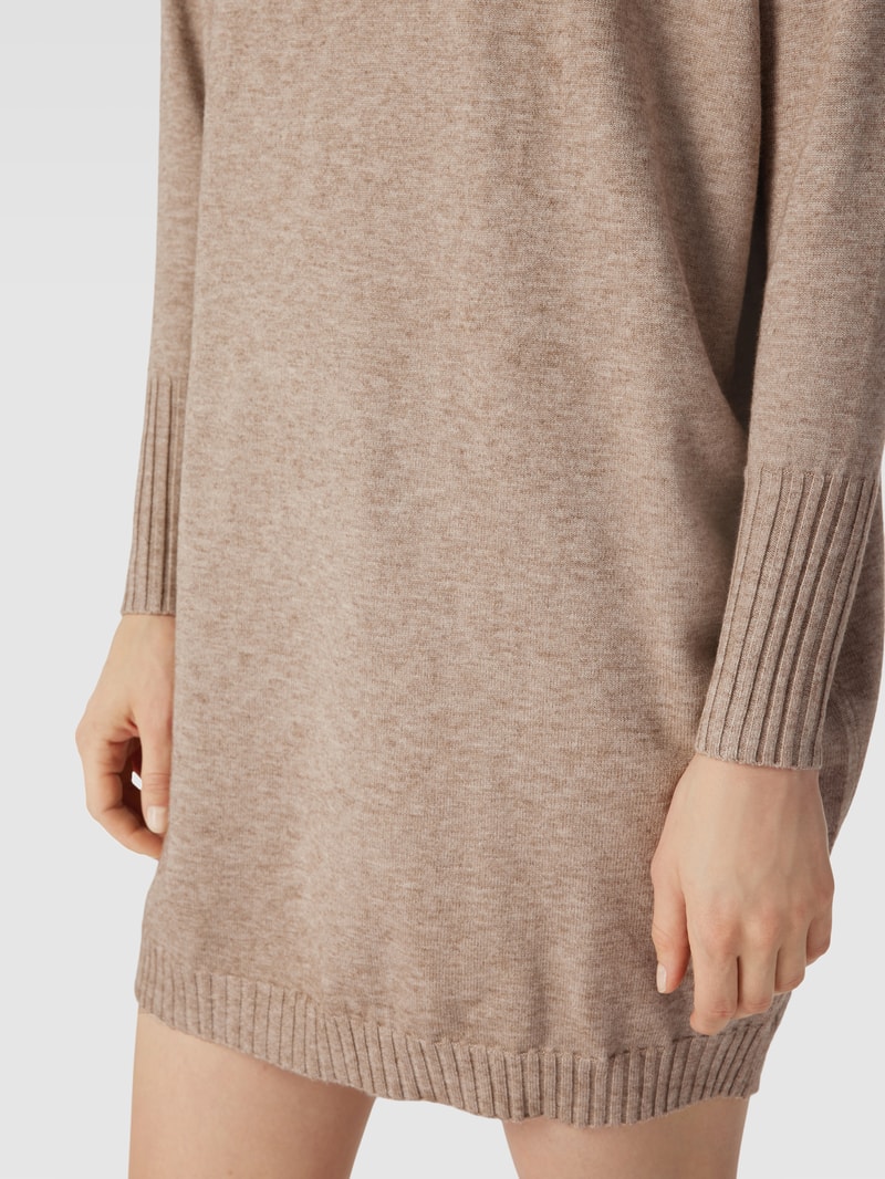 Knielanges Kleid mit Paspelierung in sand