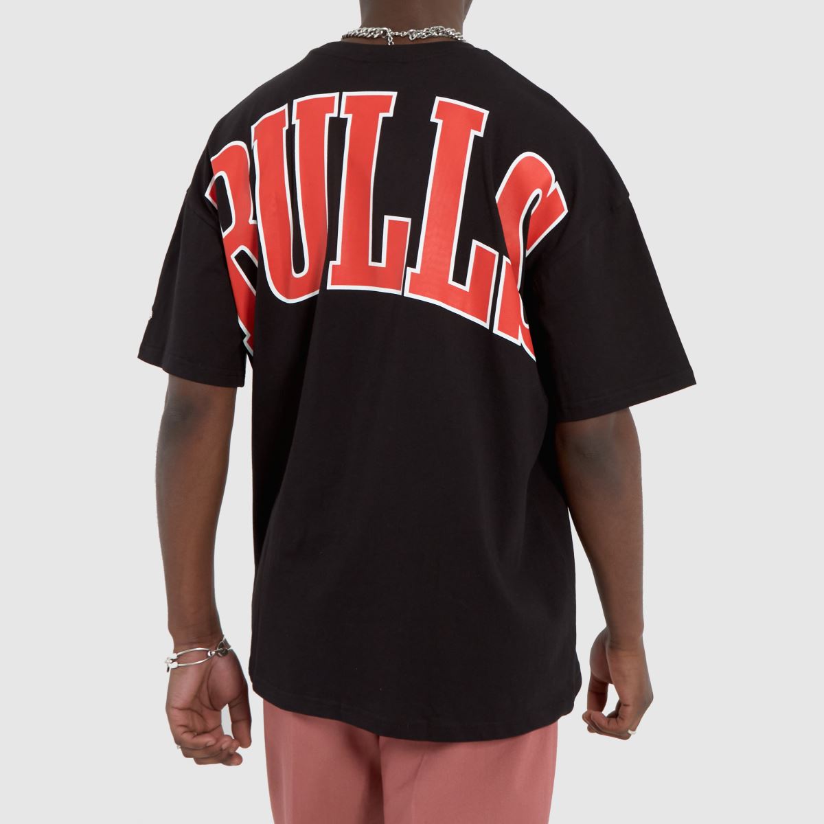 New Era – Svart t-shirt med infill-logotyp
