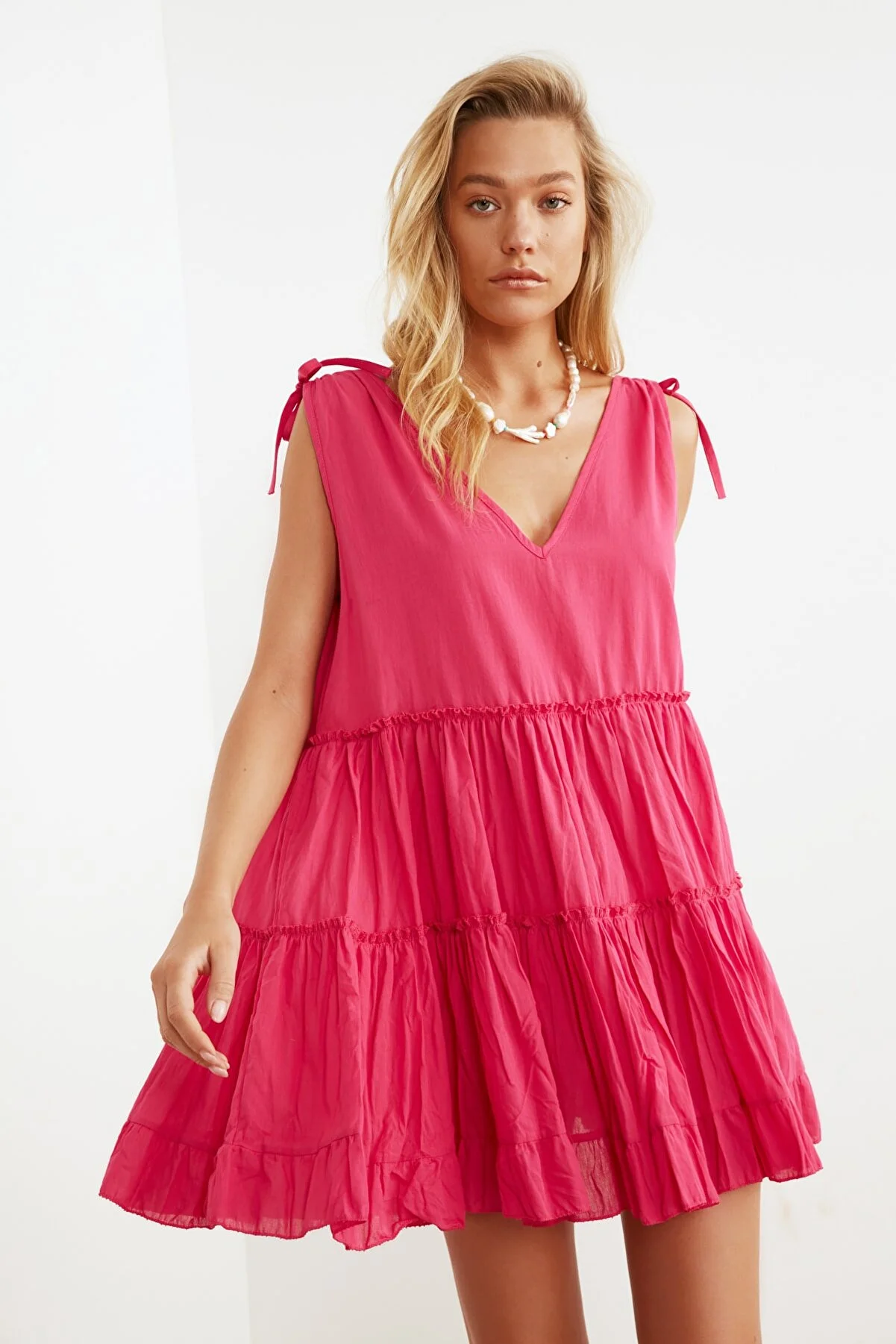 Trendyol Collection  Fuchsia Wide Fit Mini-Strandkleid mit gewebten Rüschen aus 100 % Baumwolle TBESS21EL1247