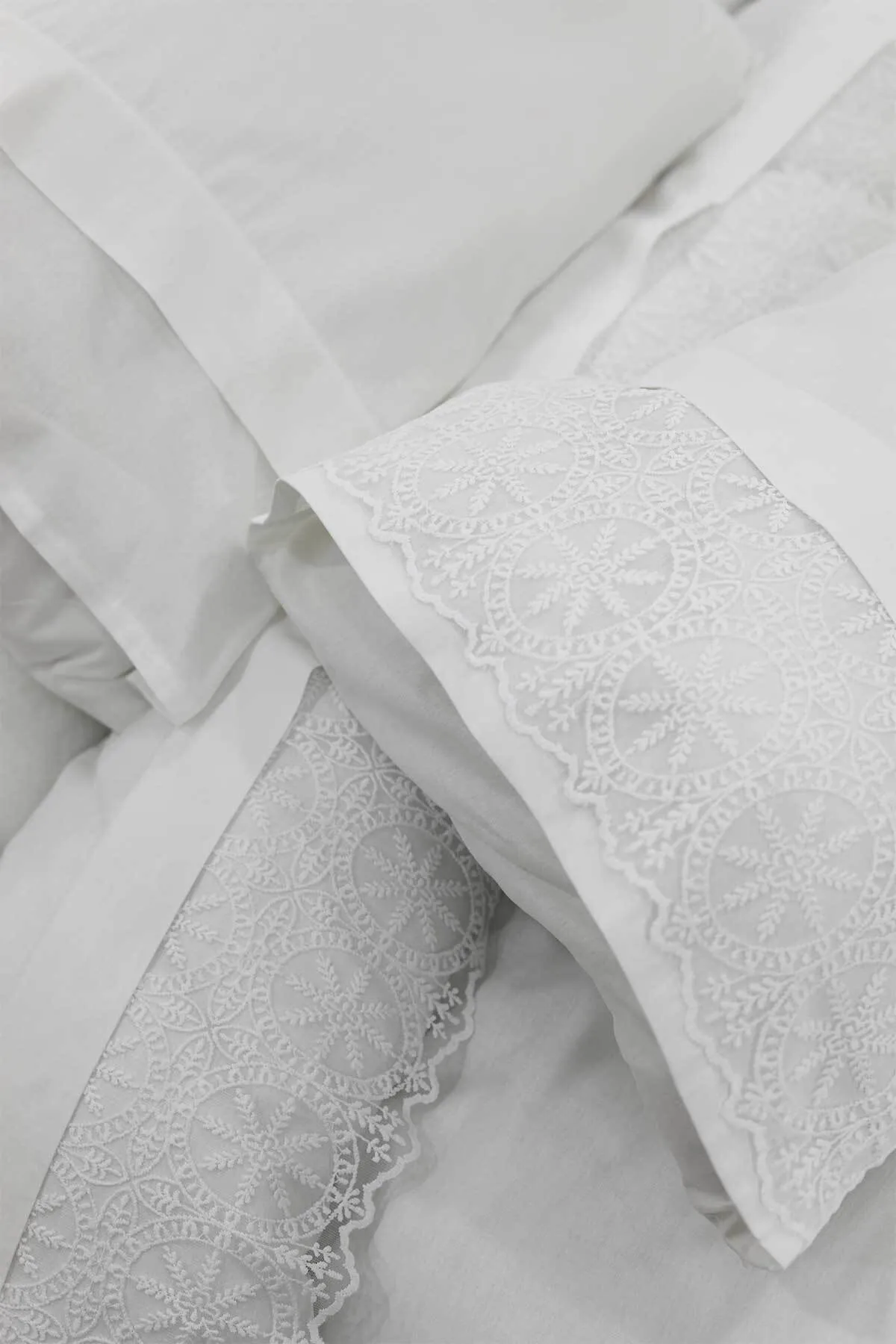 Elart  Cremefarbenes, mit Guipure-Stickerei besticktes Doppelbett-Bettbezug-Set