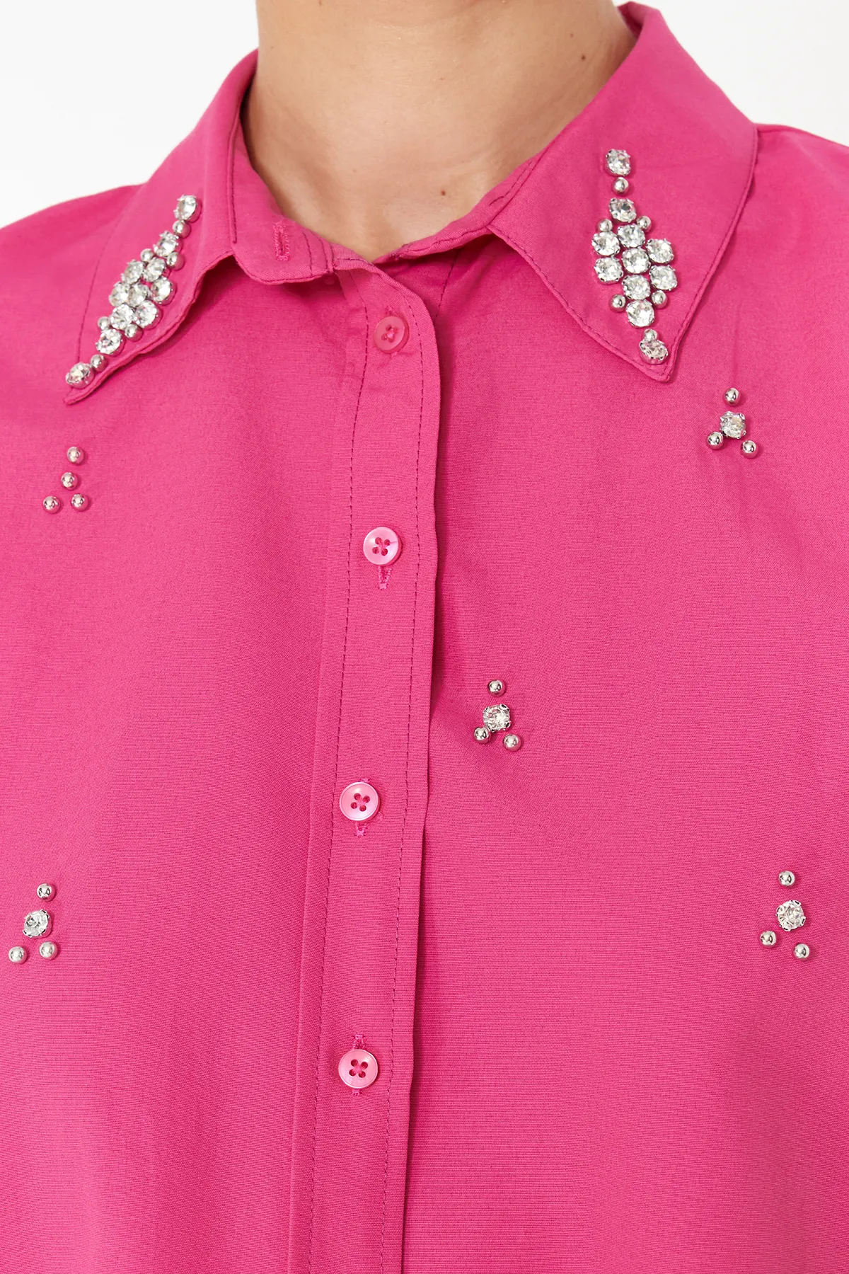 Trendyol Collection  Fuchsiafarbenes gewebtes Hemd – Steindetails, normale Passform TWOSS24GO00069