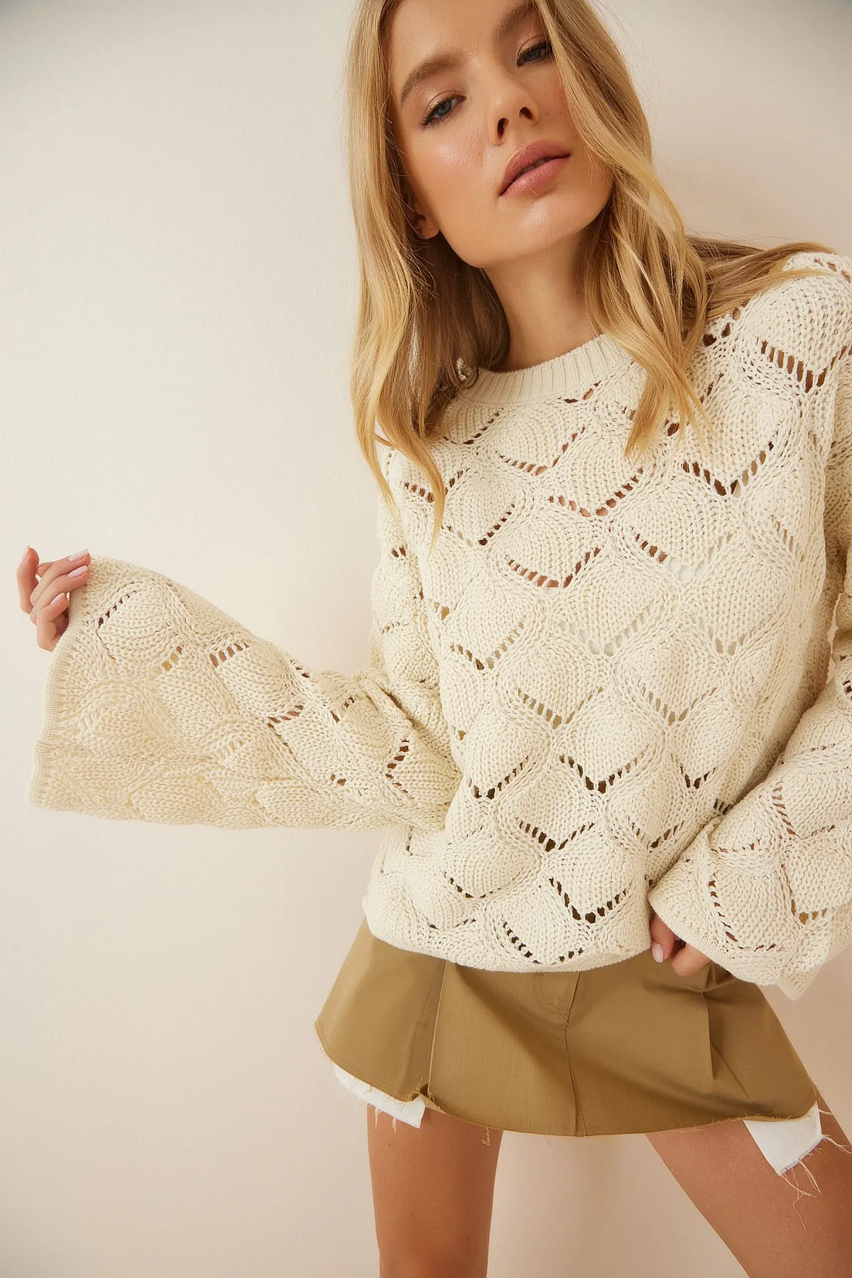 Happiness İstanbul  Cremefarbener Strickpullover mit Rautenmuster und Lochmuster für Damen CV00025