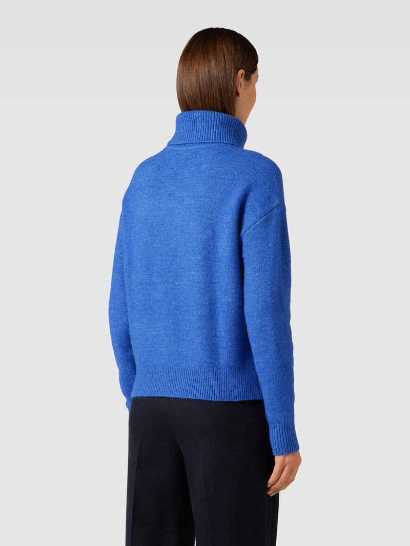 Rollkragenpullover mit überschnittenen Schultern in royalblau