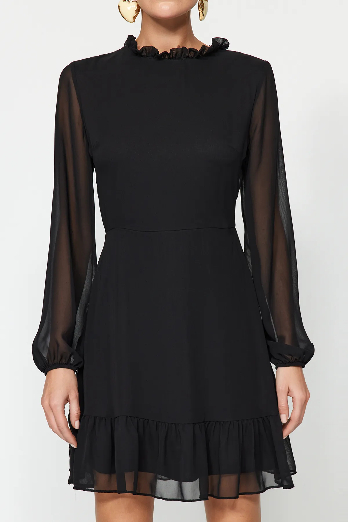 Trendyol Collection  Schwarzes A-Linien-Minikleid mit Rüschendetail und Stehkragen aus Chiffon mit Futter TWOAW24EL00722