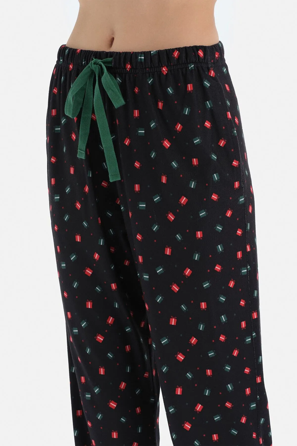 Dagi  Schwarze Pyjamahose mit Geschenkpapier-Aufdruck