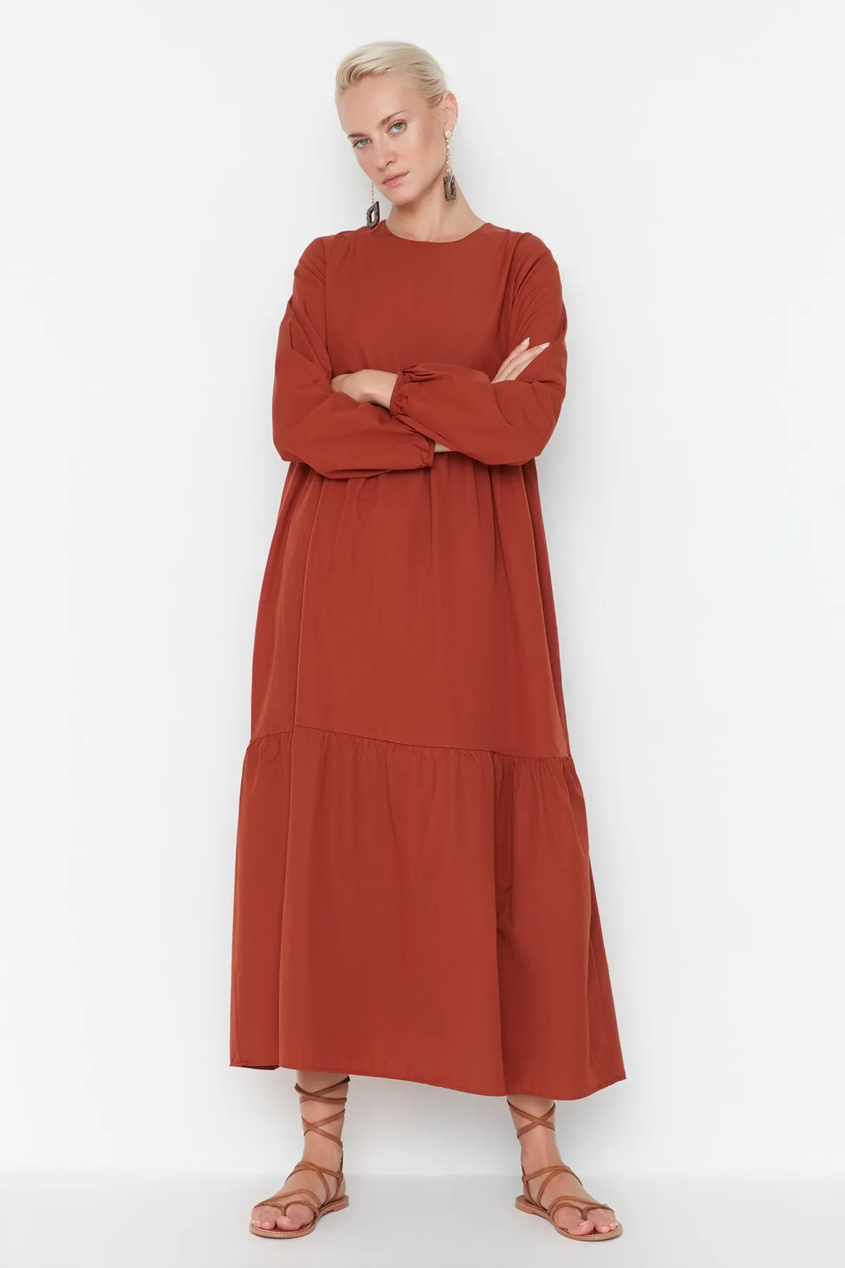 Trendyol Modest  Gewebtes Kleid aus Baumwolle mit weitem Schnitt und Fliesenmuster TCTSS21EL3406