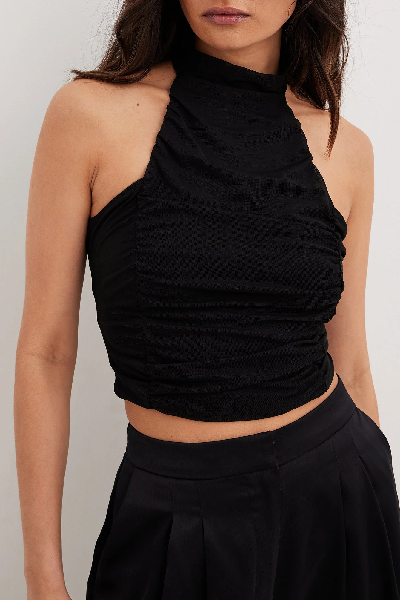 Hochgeschlossenes Crop-Top aus Mesh