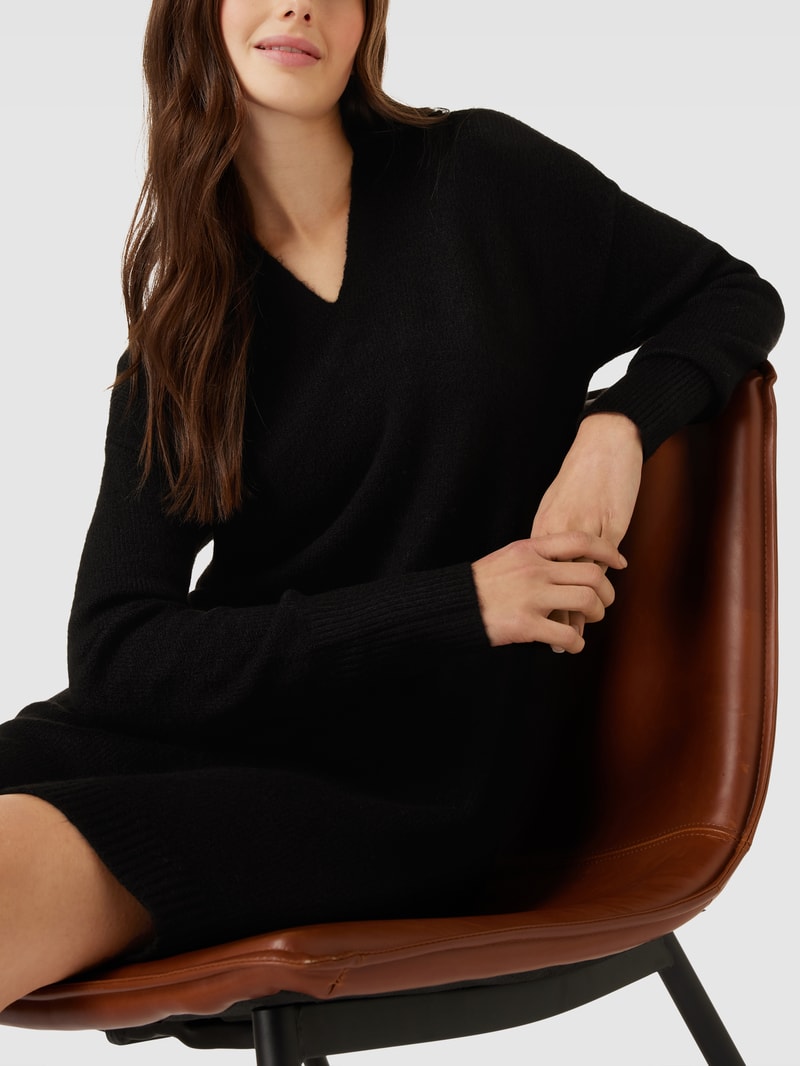 Strickkleid in Knielänge in schwarz