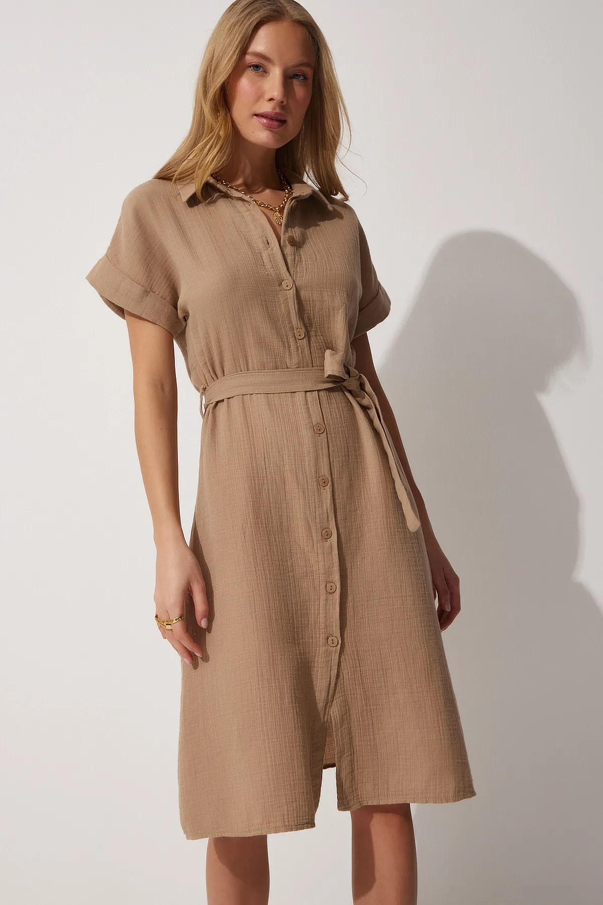 Happiness İstanbul  Damen-Hemdkleid aus Leinen in Dunkelbeige mit Gürtel MX00046