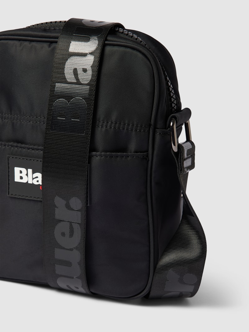 Umhängetasche mit Label-Patch Modell 'SPLASH' in schwarz