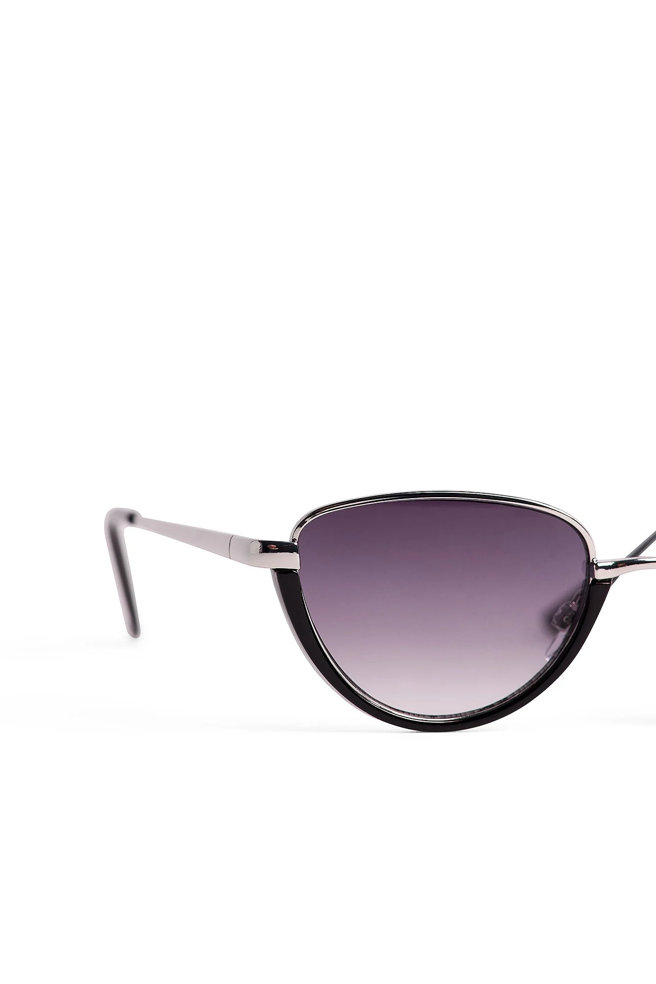 Schlanke Sonnenbrille mit halbem Rahmen