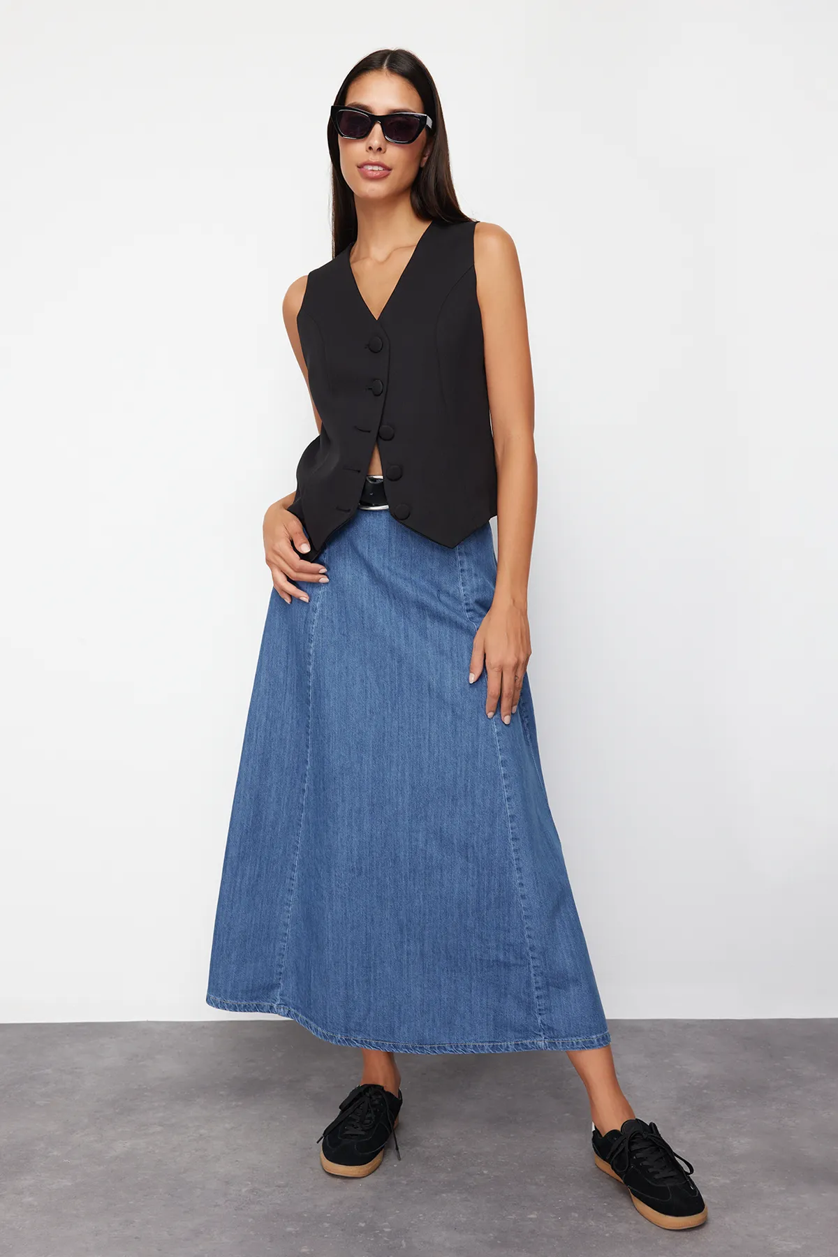 Trendyol Collection  Dunkelblauer Midi-Jeansrock mit hoher Taille TWOSS24ET00190