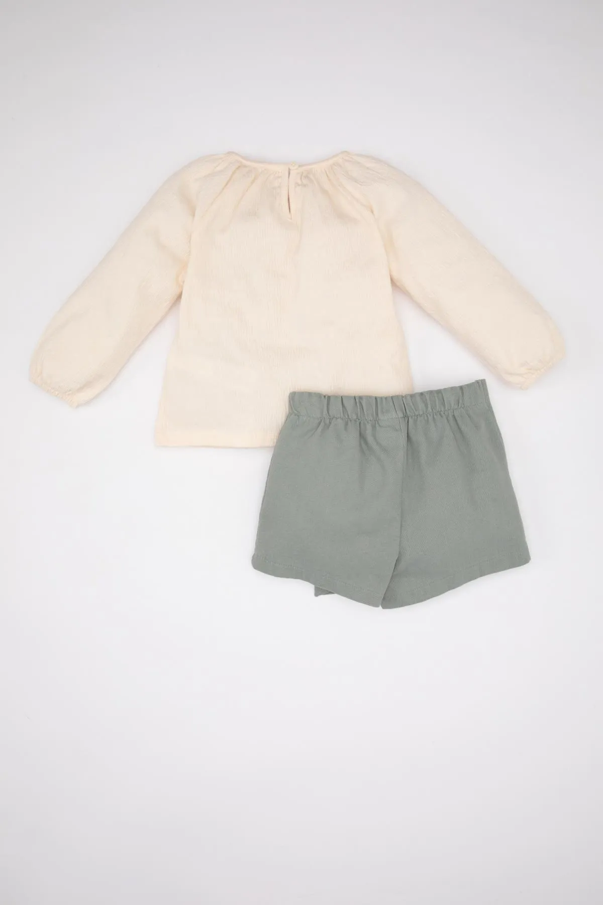 DeFacto  Mädchen Baby Gabardine Bluse Shorts Rock Socken 3er Set B9621a524sp