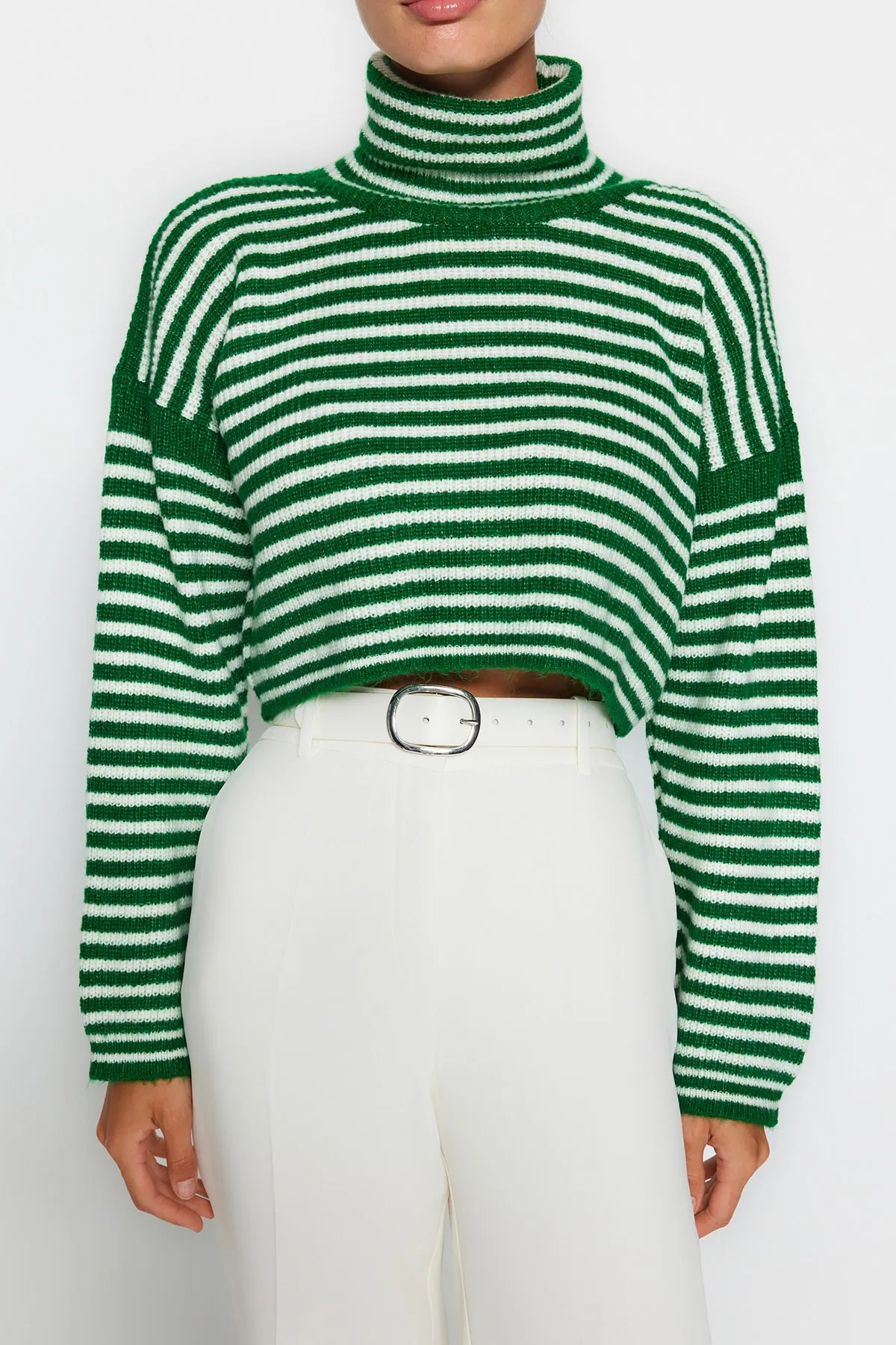 Trendyol Collection  Grüner kurzer weicher strukturierter Strickpullover mit Streifen TWOAW24KZ00583