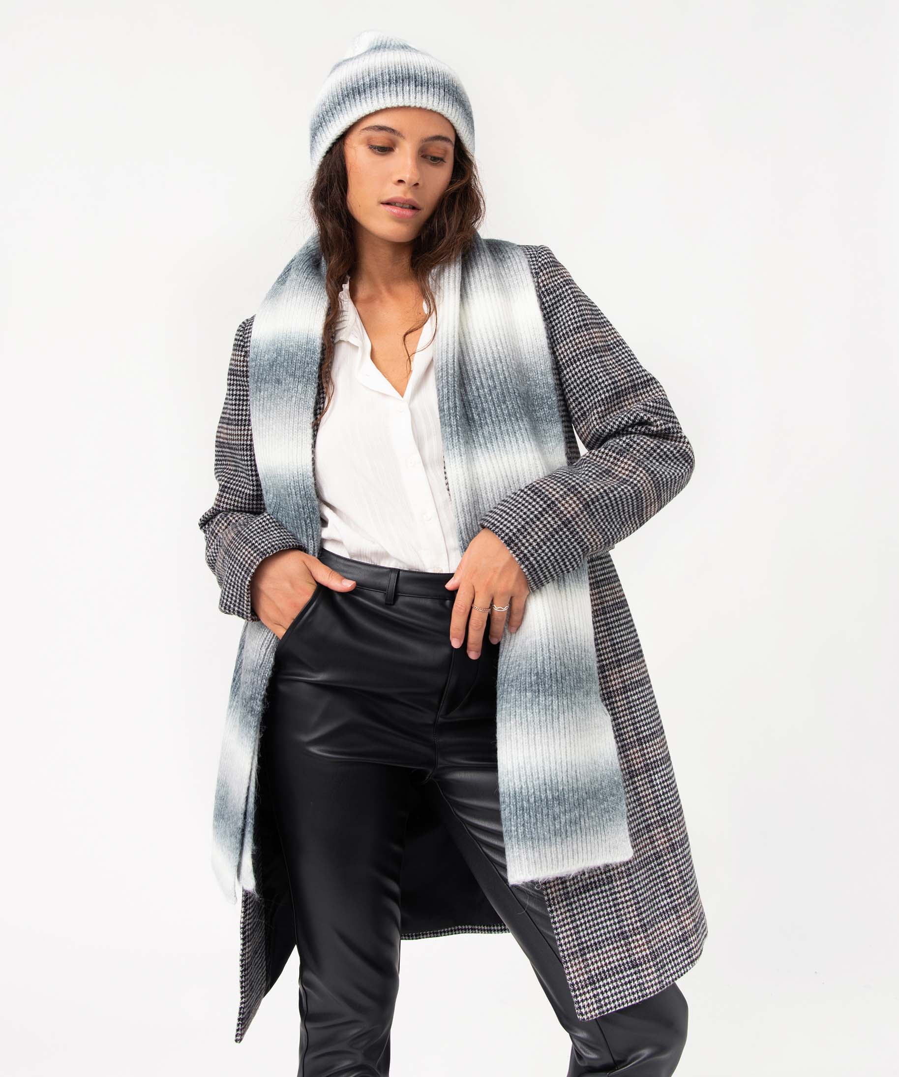 Bonnet femme en maille tricotée tie-and-dye gris | GEMO