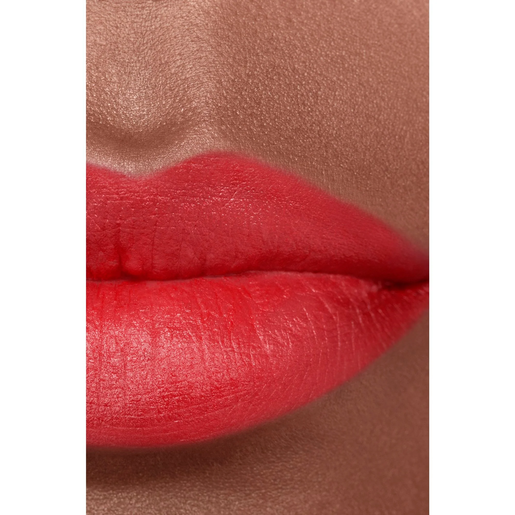ROUGE ALLURE VELVET - EL LABIAL LUMINOSO Y TERCIOPELOSO