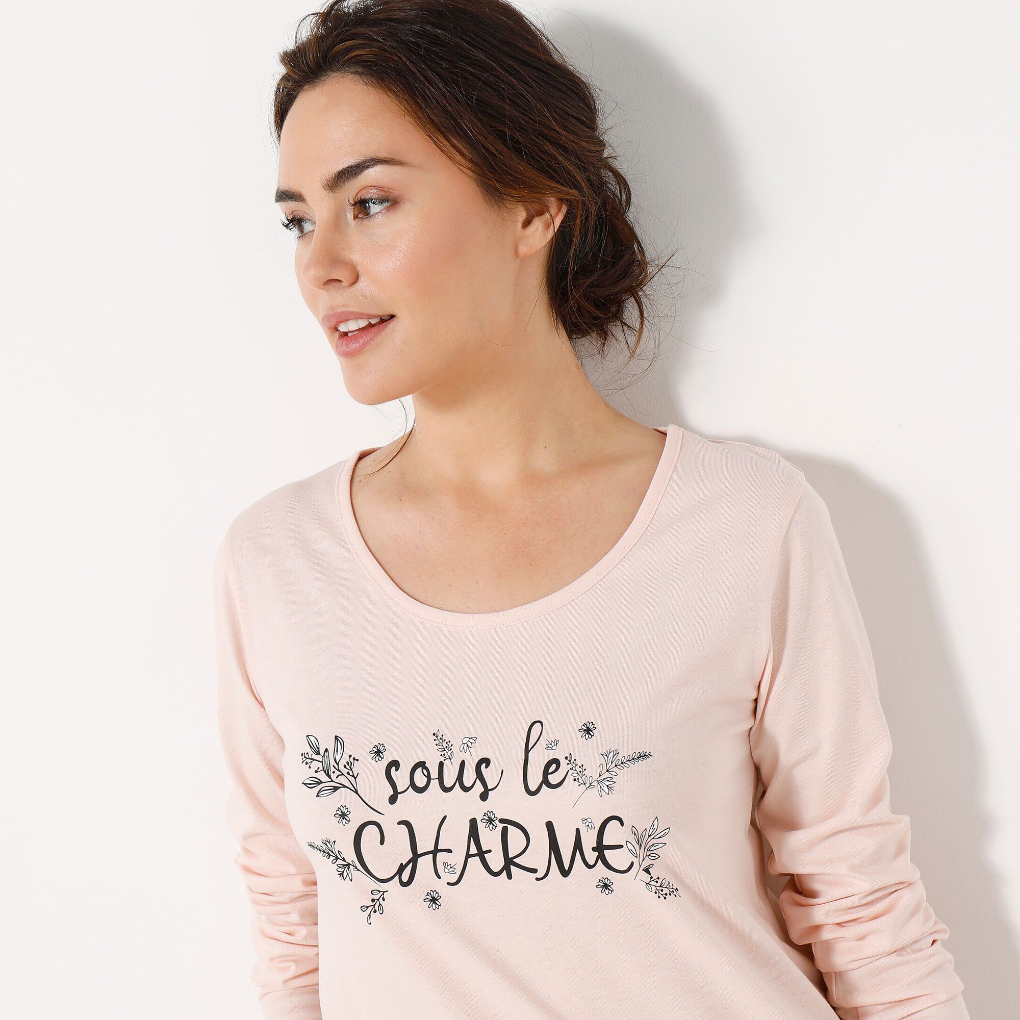Chemise de nuit courte manches longues motif «sous le charme »