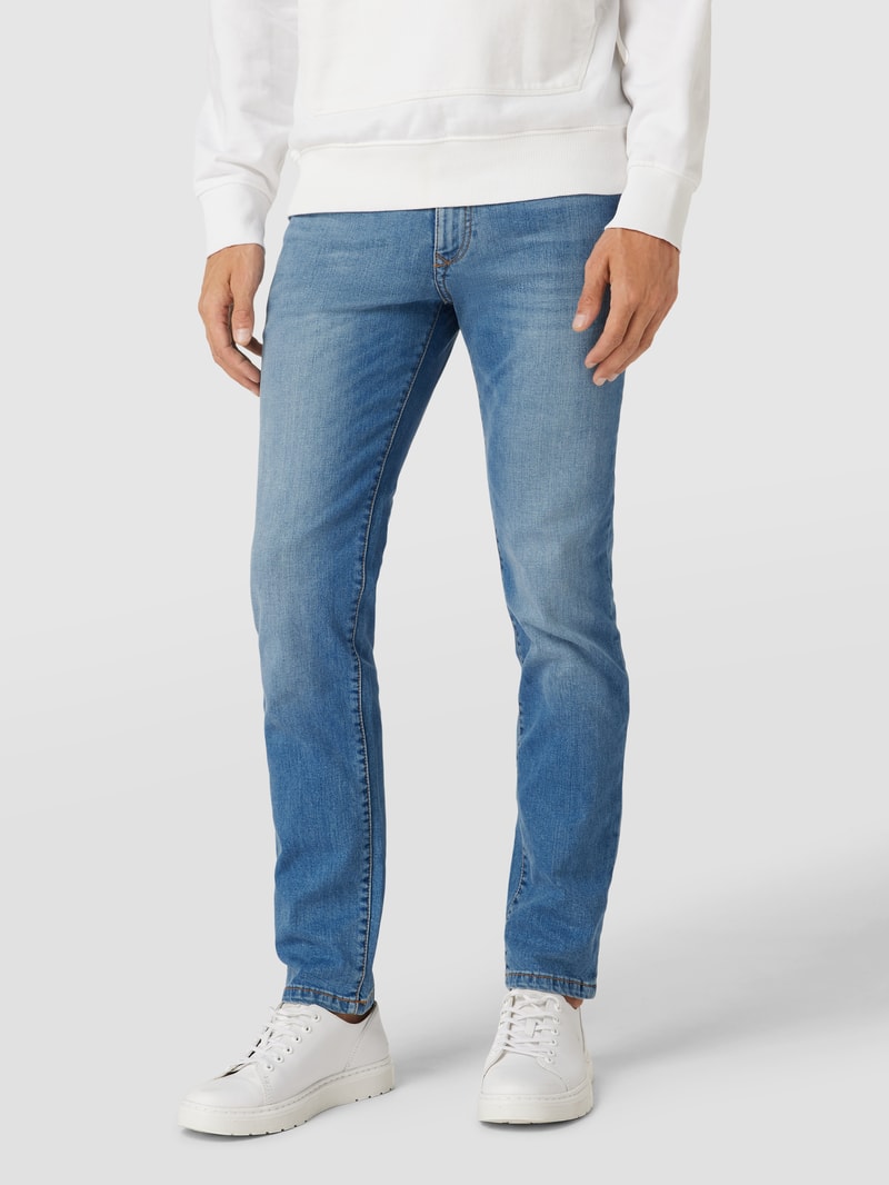 Jeans mit Label-Patch in hellblau