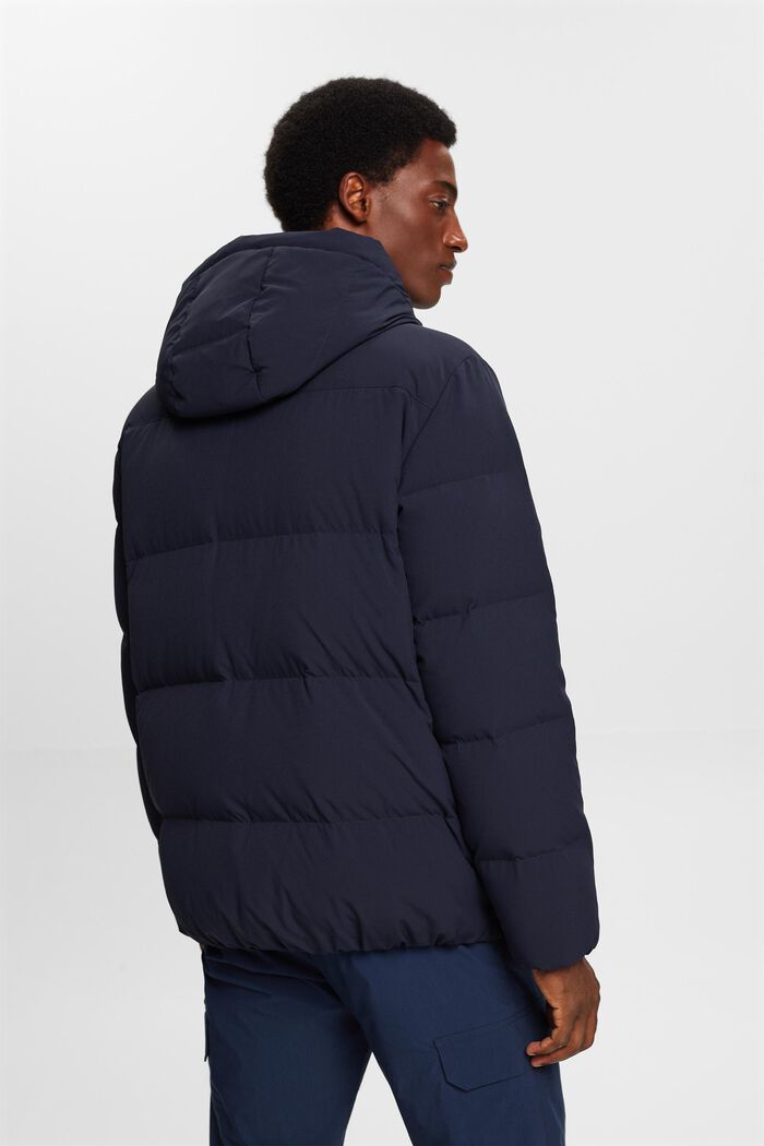 Daunenjacke mit Kapuze