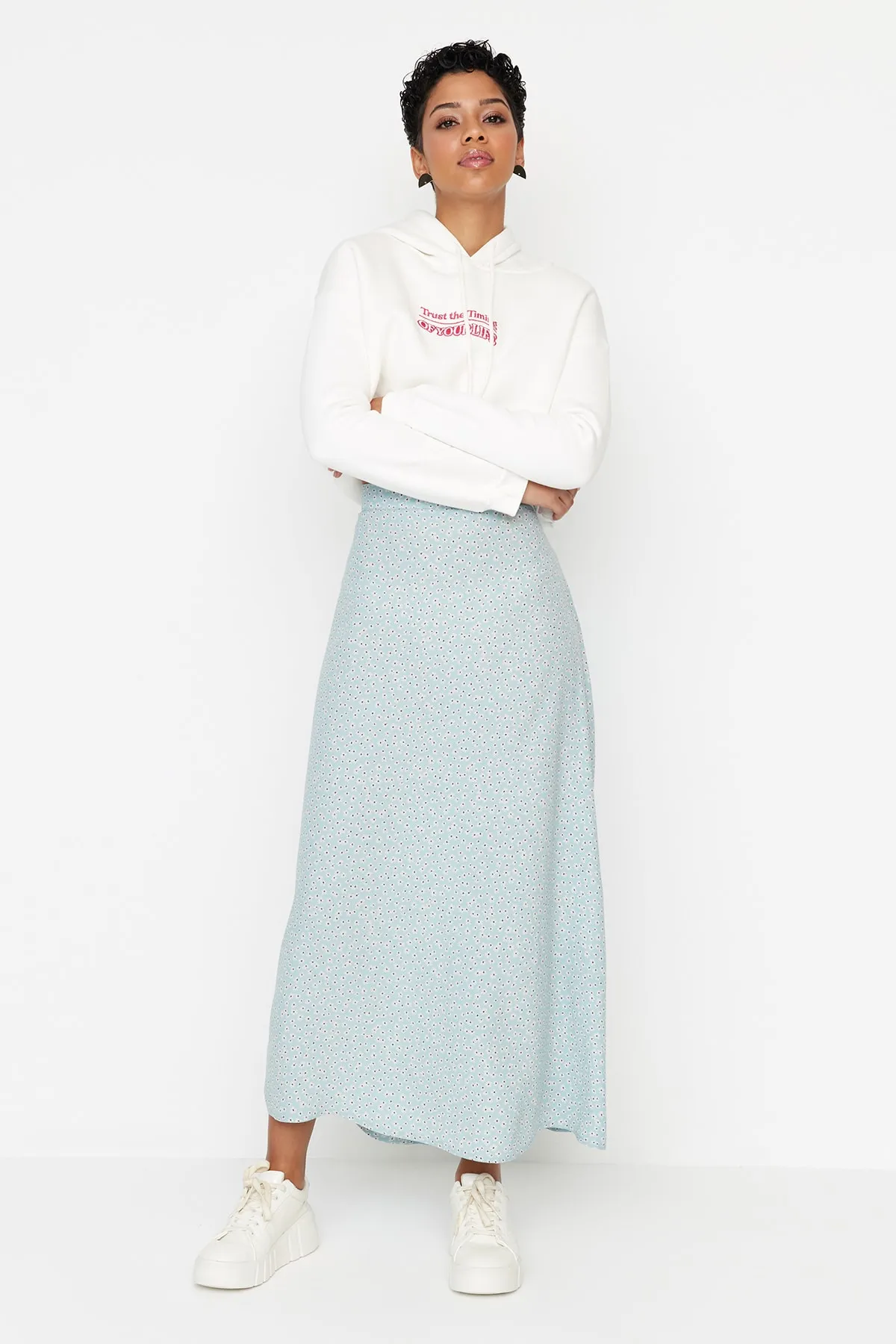 Trendyol Modest  Wassergrüner A-Linien-Rock mit hoher Taille und Blumenmuster aus 100 % Viskosegewebe TCTSS23EE00007