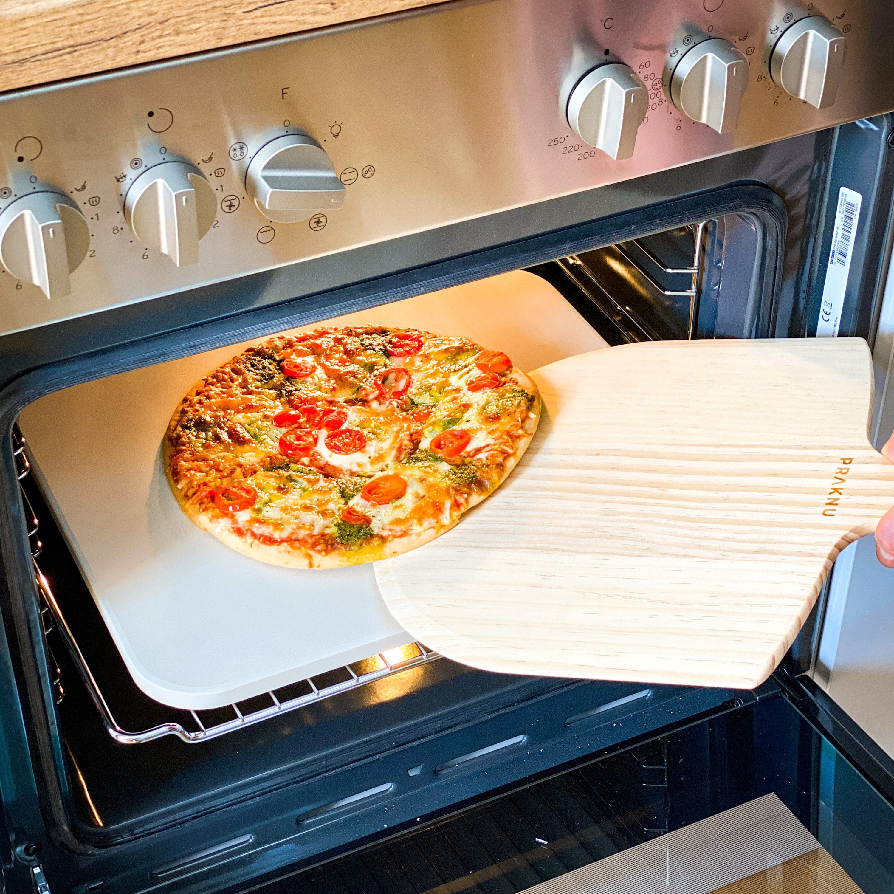 Praknu Pizzastein Pizzastein Eckig und Pizzaschieber im 2er Set, Cordierit, (Set, 2-St), Steinplatte Eckig für Ofen und Grill - Pizzaschaufel aus Kiefernholz